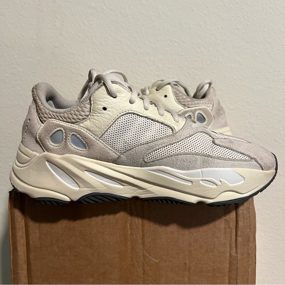 Adidas Yeezy Boost 700 Analog size 7.5 - Picture 5 of 8